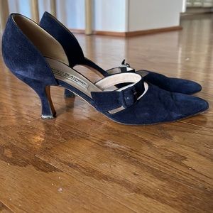 🎉 MANOLO BLAHNIK BLUE SUADE PUMPS W/ strap 🎉